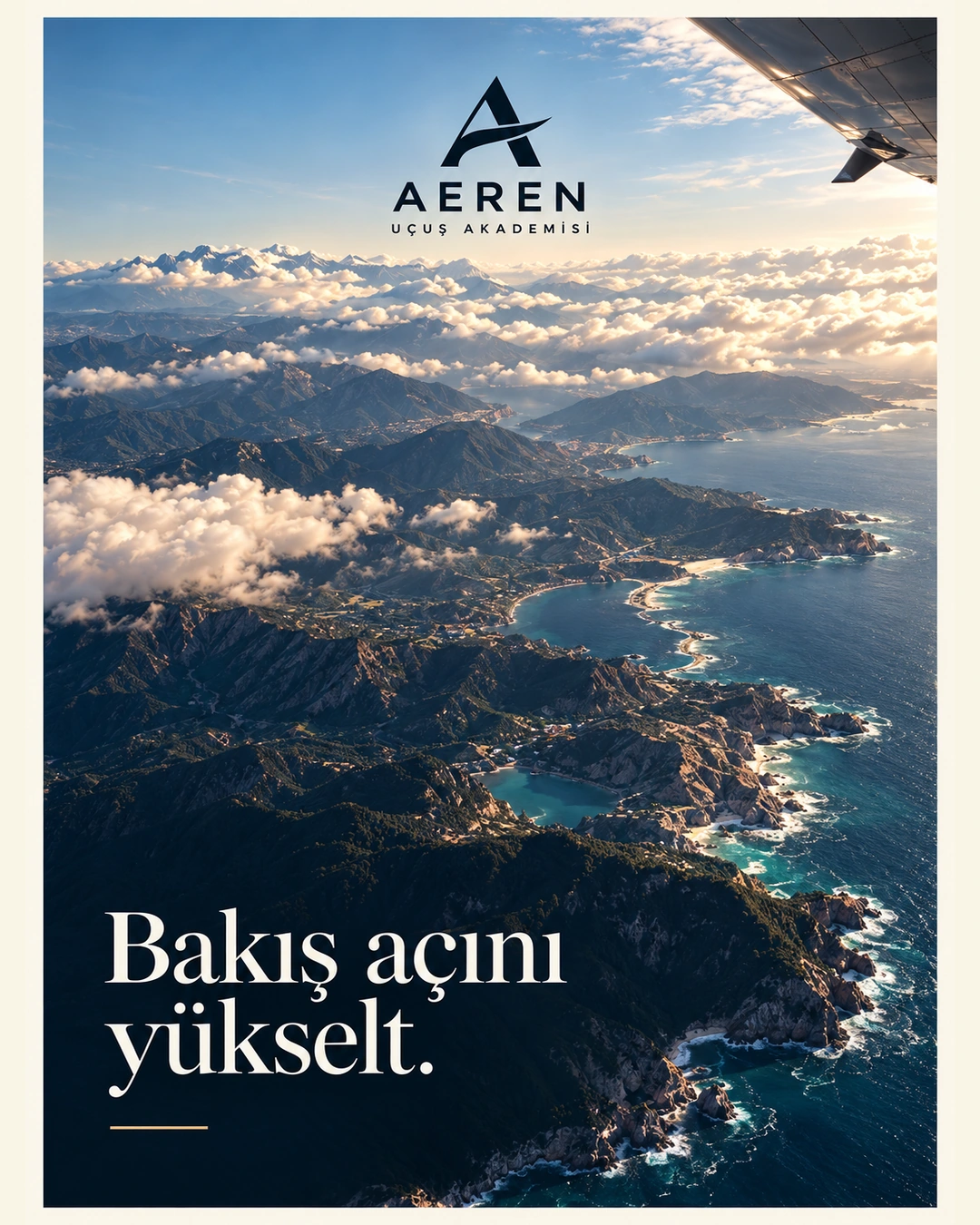 Bulutlar ve kıyı manzarası üzerinde Bakış açını yükselt başlıklı, kırık beyaz çerçeveli AEREN postu.